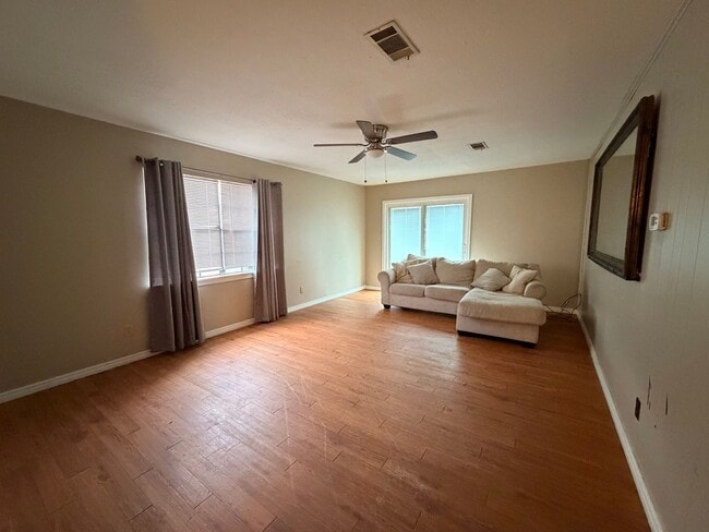 Photo - Welcome to this charming 3-bedroom, 2-bathroom home located in the heart of Russellville