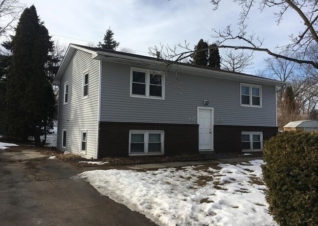 Building Photo - 207 Wellons Dr Unit 207