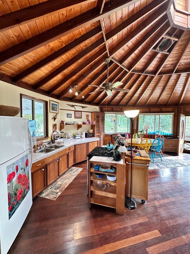 Photo - Island-Style Living in Hawaiian Paradise Park