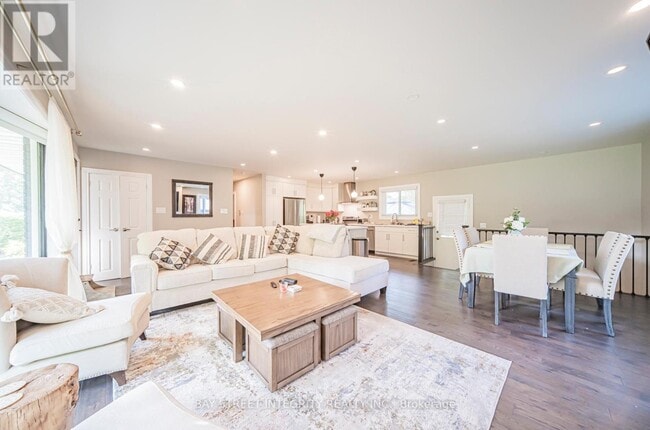 Photo - 1277 Gainsborough Dr