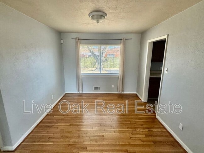 Photo - 4705 Nuttfield Ln