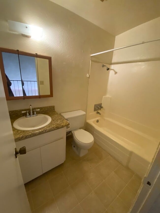 Photo - spacious one bedroom loft in Hanford