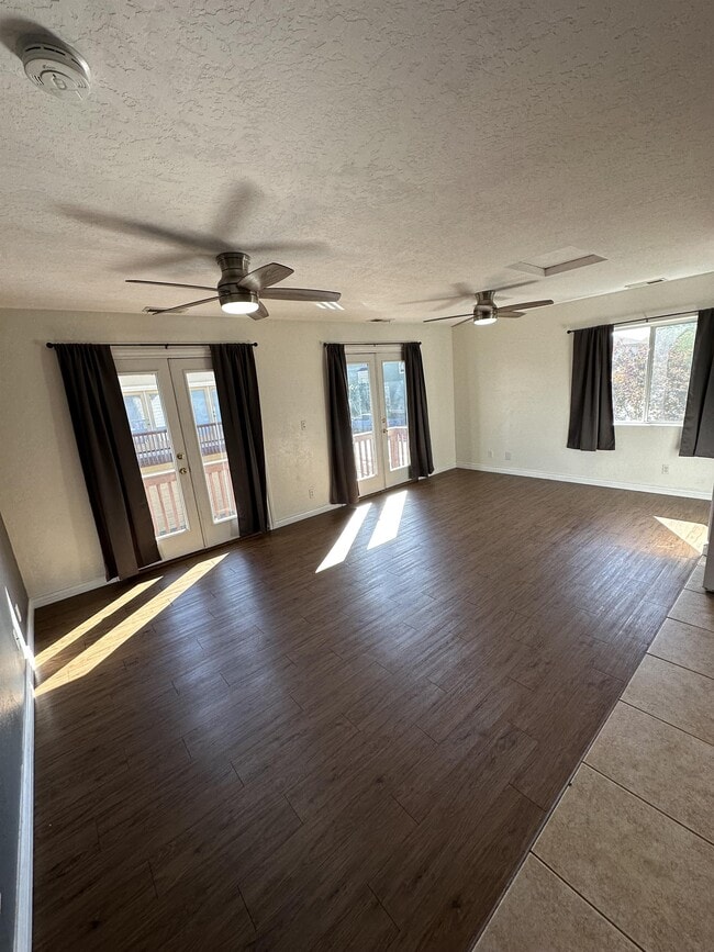 Photo - 1405 E MacKenzie Dr