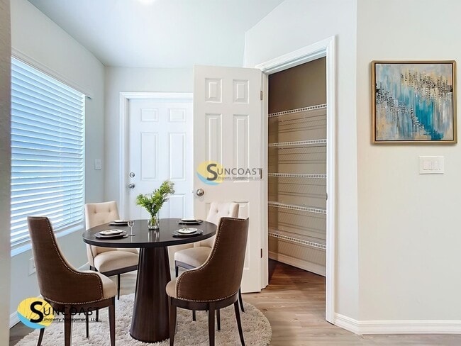 Photo - 2046 Hilton St