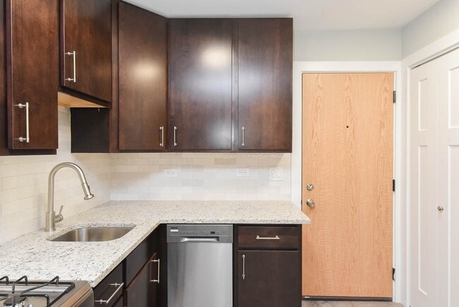 Photo - 450 W Barry Ave Unit 615