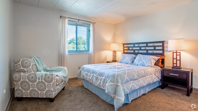 2BR, 1BA - 800 SF