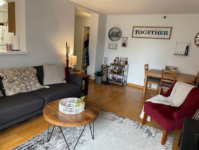 Photo - 1933 Commonwealth Ave Unit 411