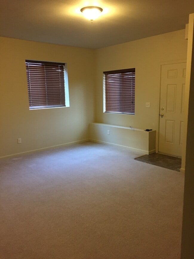 Living room - 3245 Cabernet Dr Unit 3245