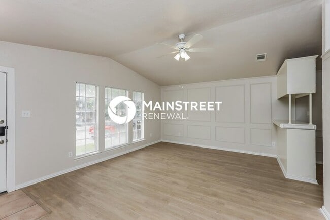 Photo - 3 Bedroom Pet-Friendly Home in DALLAS, TX with Main Street Renewal