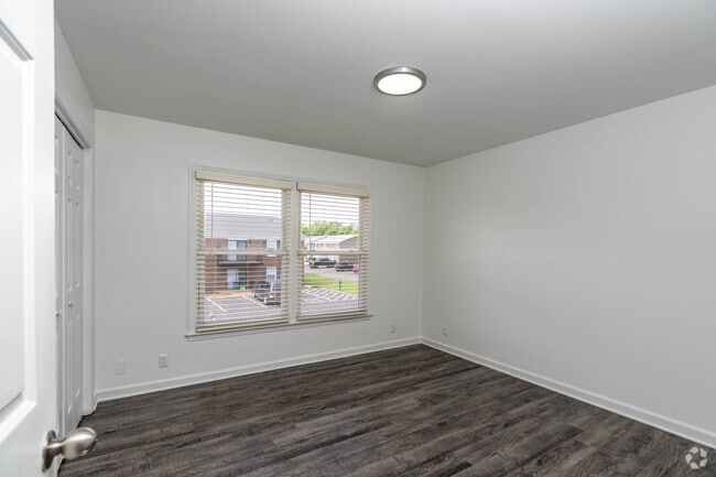 2BR, 2BA - 1,100SF - Primary Bedroom