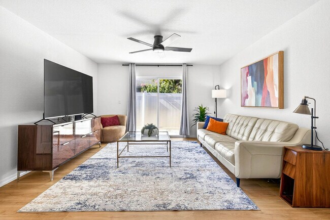 Building Photo - 310 W Warren Ave Unit ID1372309P