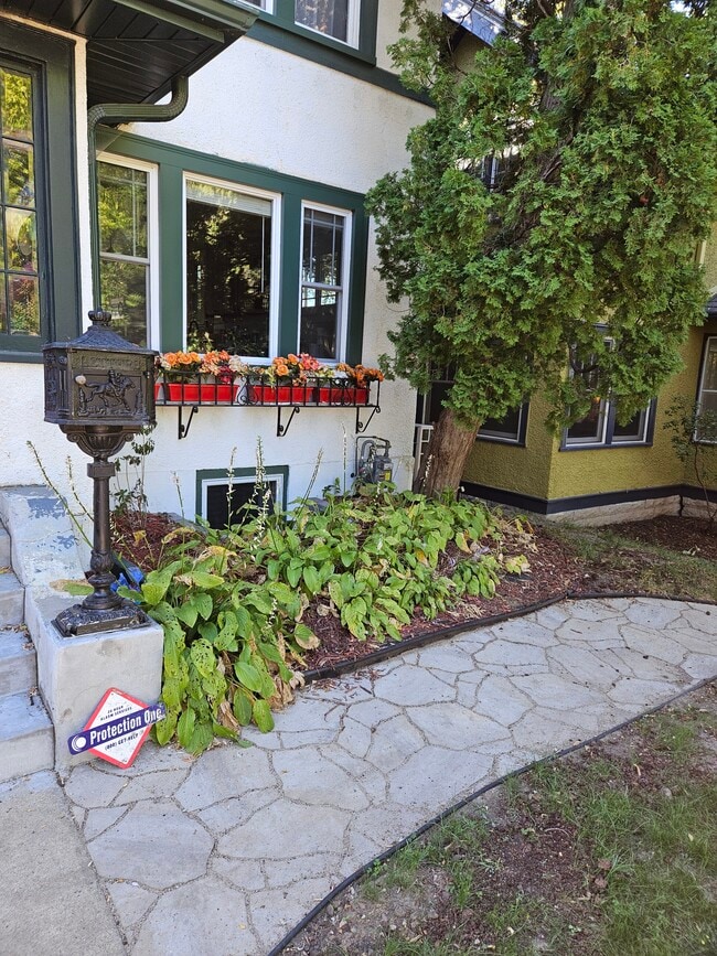 Photo - 4732 Harriet Ave