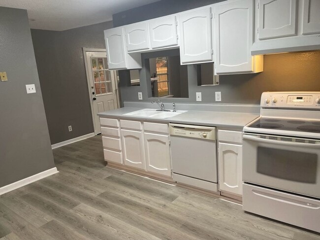 Photo - 3702 Daniels Dr
