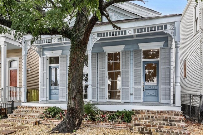 Building Photo - Carondelet Unit 1420