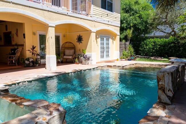 Building Photo - WONDERFUL BONITA SPRINGS ** VACATION RETRE... Rental