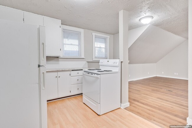 726 S Commercial St Unit 726 1/2