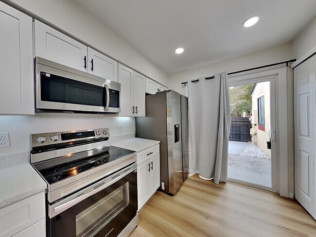 Photo - 739 Golden Sunshine Cir