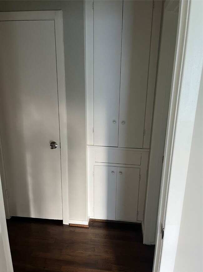 Photo - 7202 Carver Ave