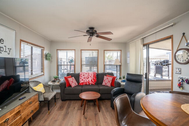 Building Photo - 555 Beachcomber Blvd Rental
