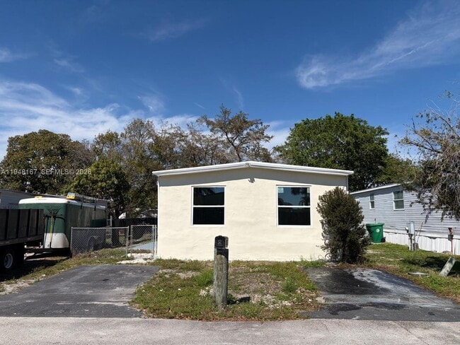 Building Photo - 13361 SW 9th Ct