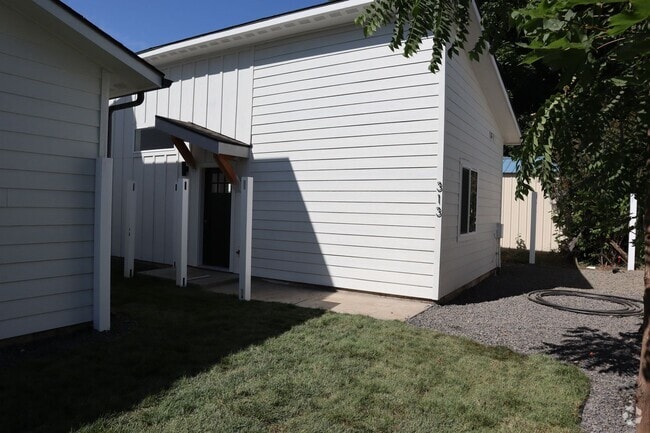 Building Photo - Home Downtown CDA!