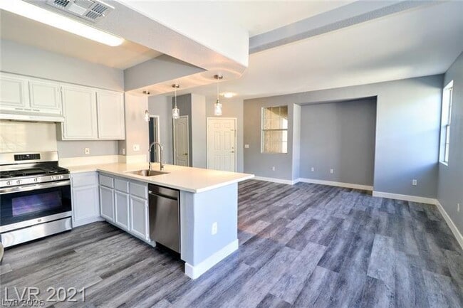 Building Photo - 9901 Trailwood Dr Unit 1104