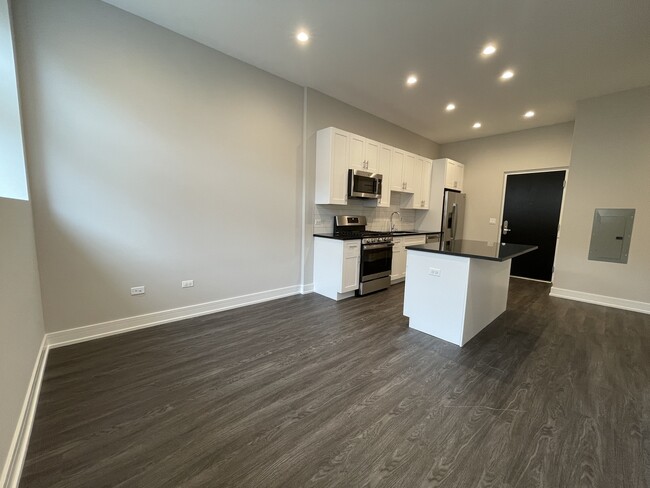 Photo - 1730 W Greenleaf Ave