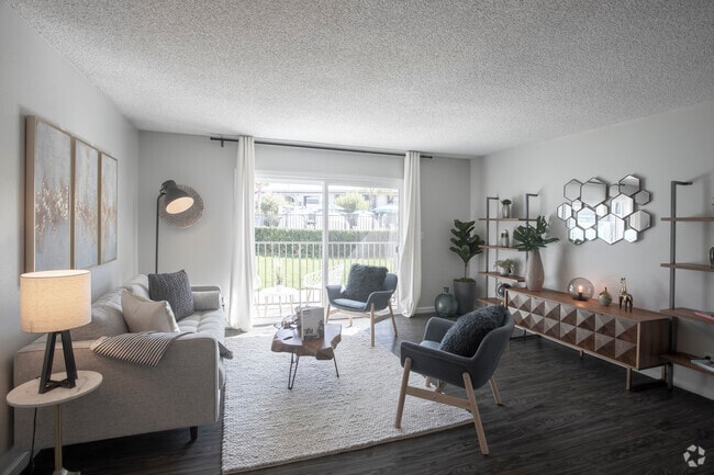 2 BR, 2 BA - 924 SF
