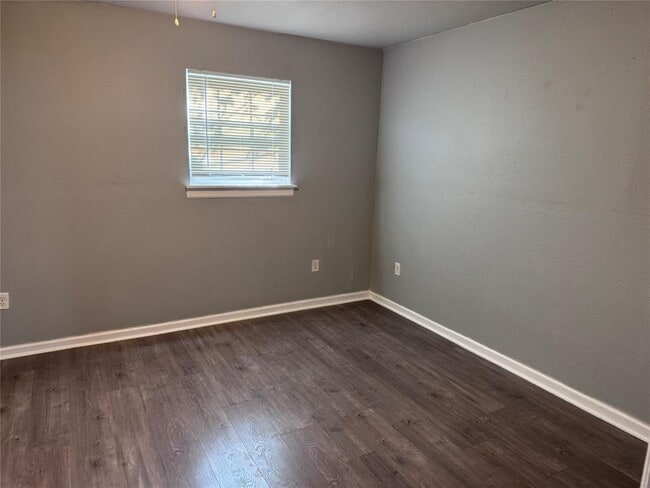 Photo - 901 Parmer Ave Unit 2