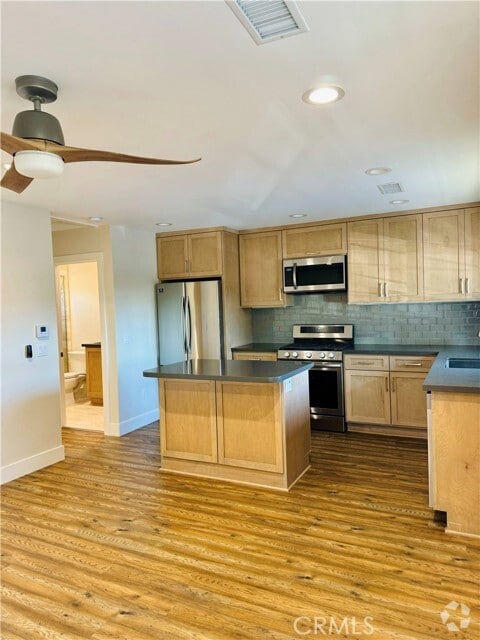 Building Photo - 476 S Pixley St Rental