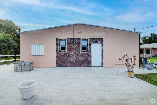 Building Photo - 5470 Colbright Rd Rental