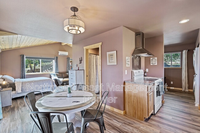 Photo - 4916 Lone Pine Dr