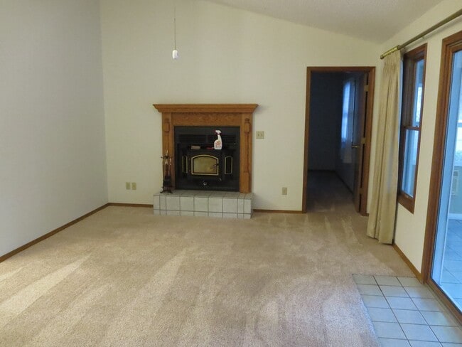17 Constance Cir