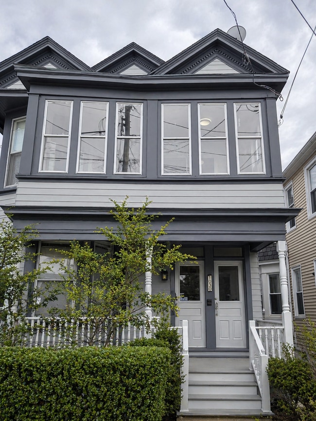 Building Photo - 1030 19th St Unit 1