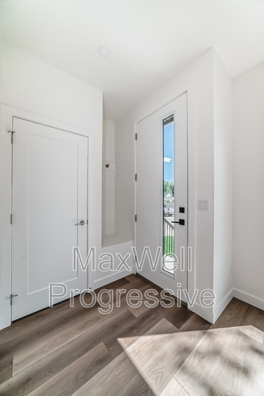 Photo - 7726-7105 105 Ave NW