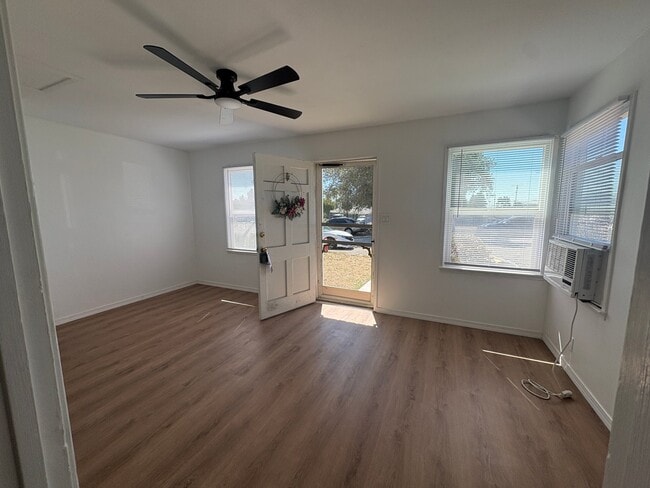 737 W Vernon Dr
