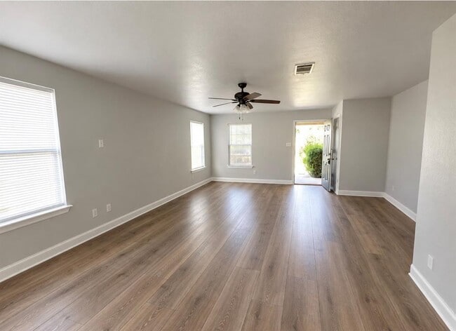 128 Grant Way