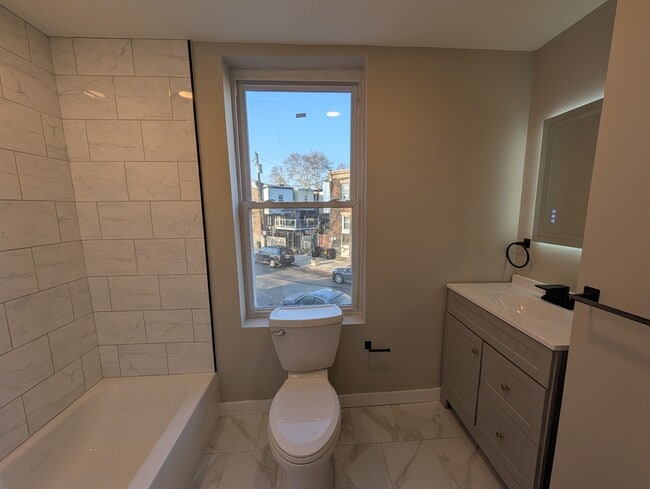 Photo - 4250 Lancaster Ave Unit 2