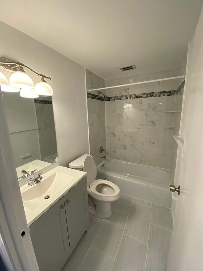 Photo - 109 S Main St Unidad B3