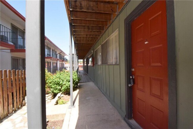 Photo - 2404 Longview St Unit 103