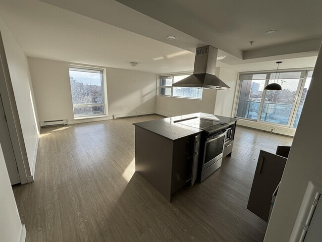 Building Photo - 5633-5633 Fenwick St Unit 1403