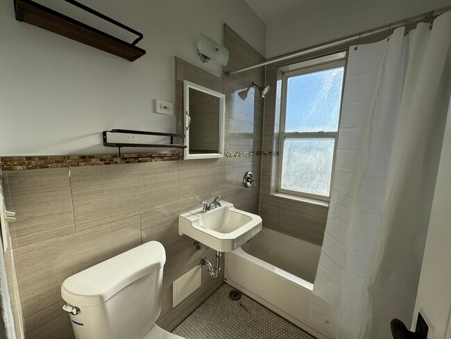 Photo - 2712 N Milwaukee Ave Unidad 202