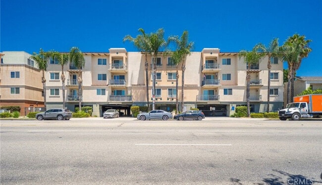 Building Photo - 13941 Sherman Way Unit 205 Rental