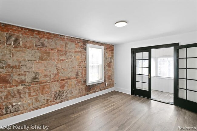 Photo - 259 W Nine Mile Rd Unit 104