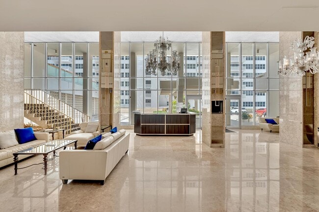 Vestíbulo con conserje las 24 horas. - 4020 Galt Ocean Dr Unidad 409