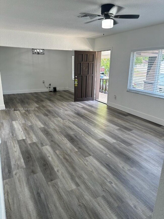 Photo - 160 W 60th St