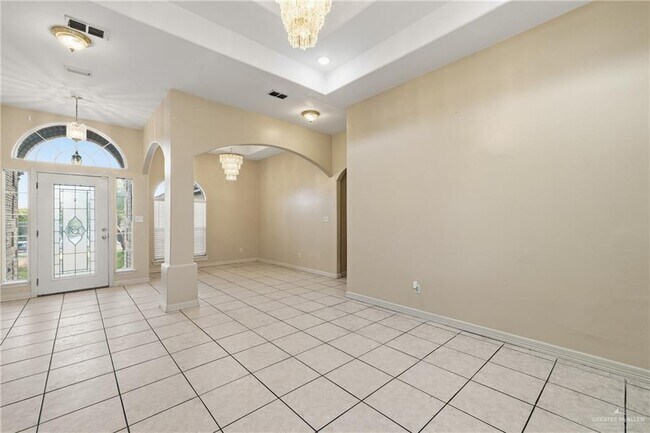 Photo - 19 Dove Ave W