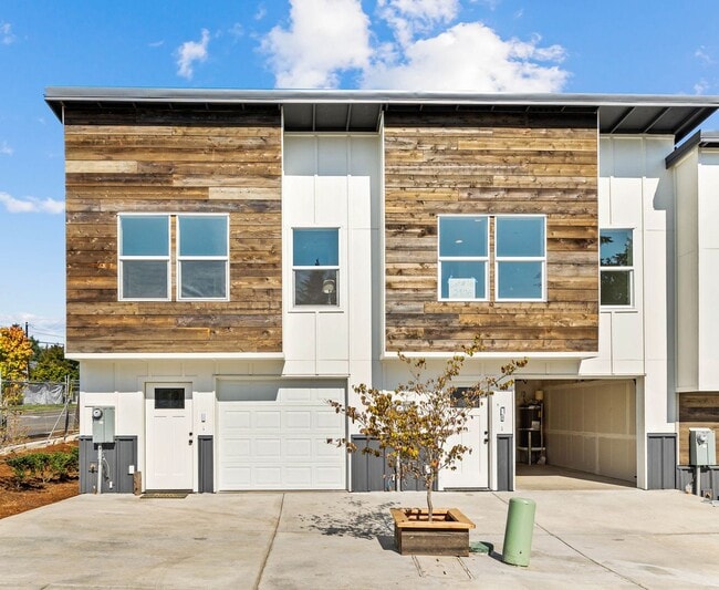 Building Photo - BRAND NEW! Morden Townhomes- Amazing Locat...
