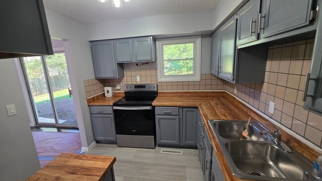 Photo - 10121 Hardesty Ave
