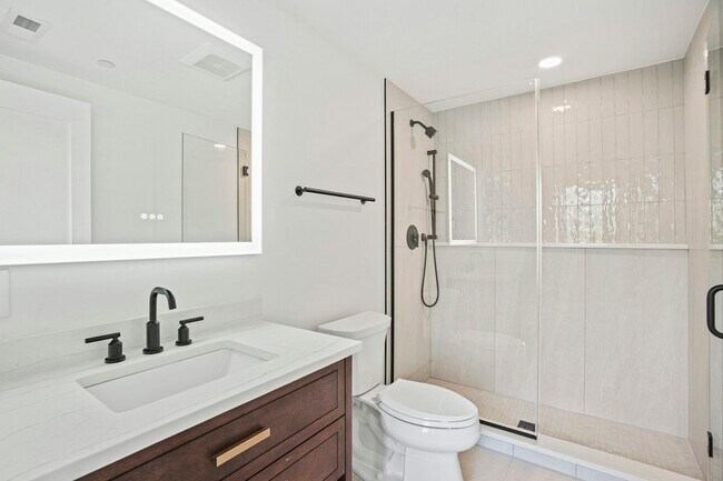 Photo - 716 L St SE Unidad 403